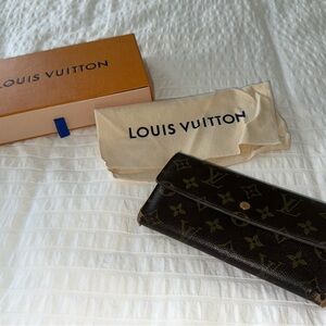 Authentic LV Emilie wallet, Louis Vuitton original authentic in box with ribbon